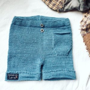 Lille Røver shorts strikkeoppskrift